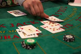 Dealer profesional Yggdrasil dalam sesi live roulette dengan pemain dari seluruh Asia